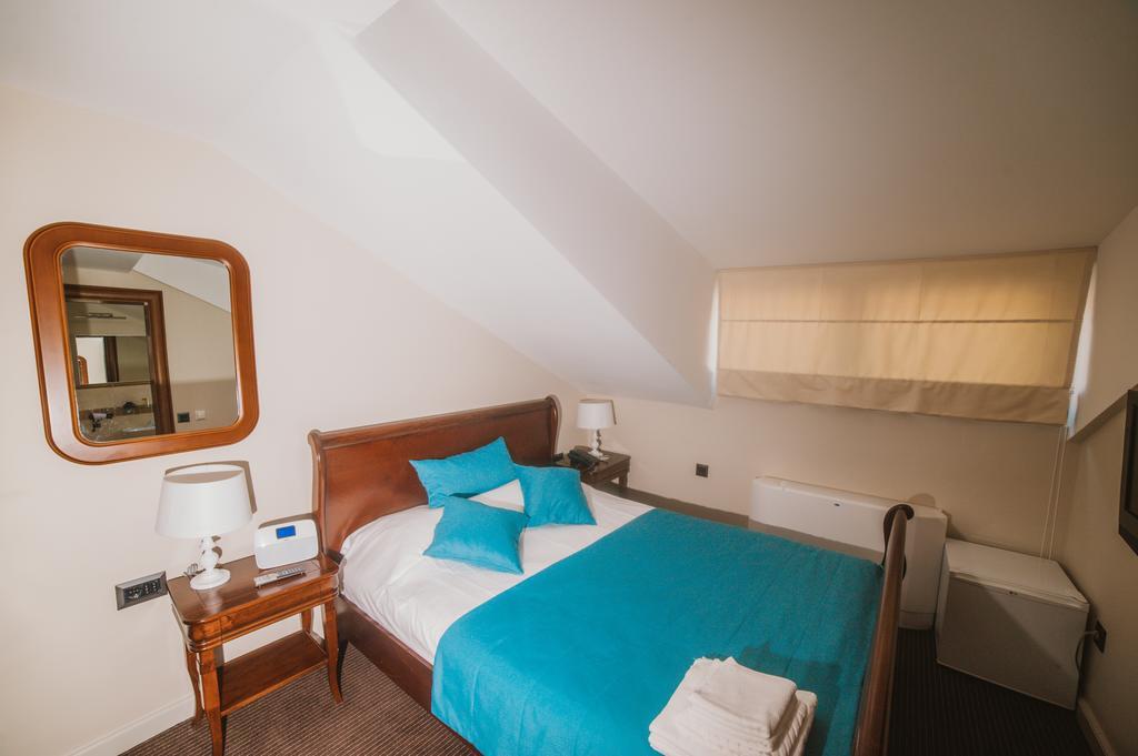 Hotel Astoria Tivat Bilik gambar