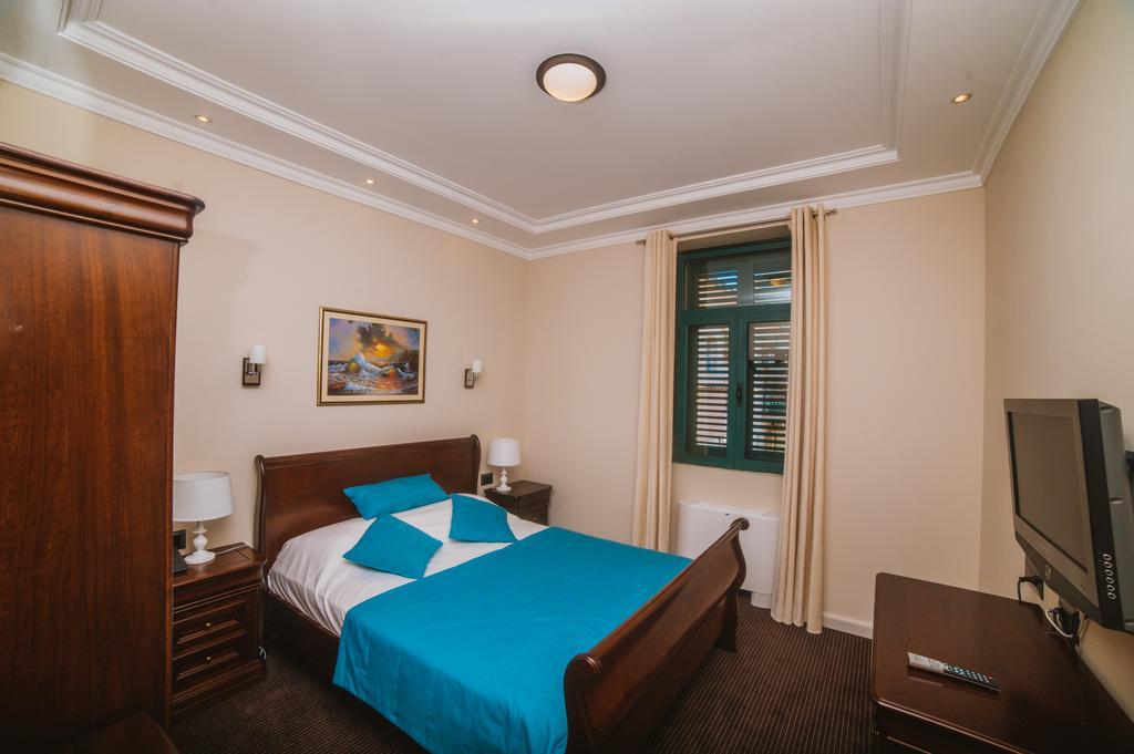 Hotel Astoria Tivat Bilik gambar